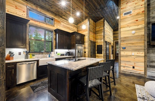 Pickens Cabina | Happy Moon / Couples Cabin Nestled in the Woods