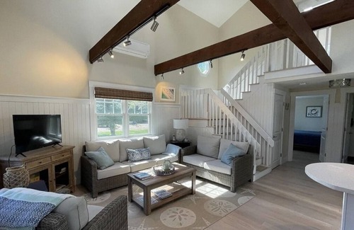 Edgartown Cabaña | Happy on chappy