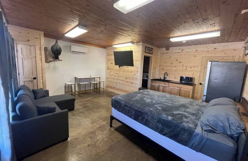 Hartshorn Casa | Happy Pappys - Store Cabin