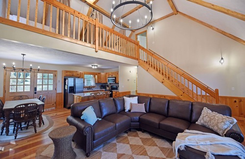 Walnut Mountain Cabaña | Happy Place in Walnut Mountain Resort with pool & hiking trails