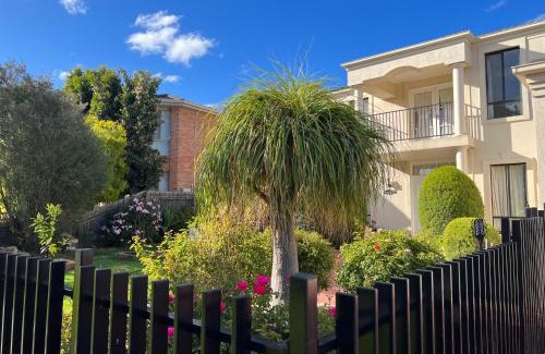 Taylors Lakes Casa | Happy Post - New