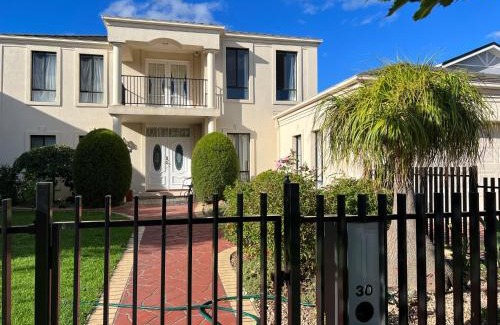 Taylors Lakes Casa | Happy Post - New