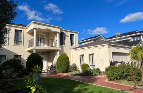 Taylors Lakes Casa | Happy Post - New