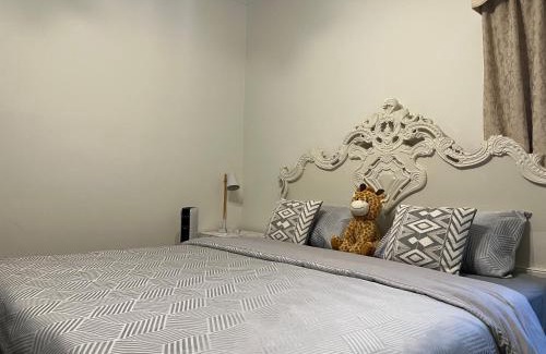 Taylors Lakes Casa | Happy Post - New