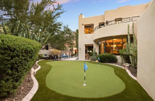 Camelback East Casa | Happy Roadrunner VRBOs 2023 Vacation Home of the Year