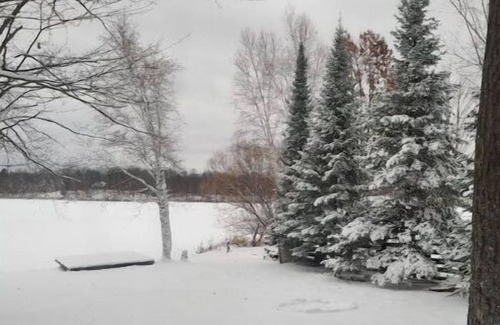 Spooner Cabina | Happy Shores Log Cabin on Spooner Lake
