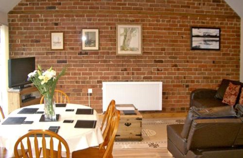 Abbey-Cwmhir Casa | Happy Union Stables