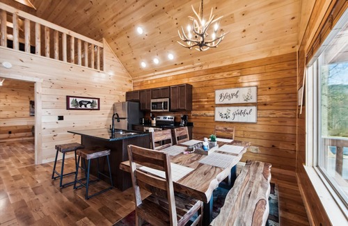 White Oak Lodge Cabina | Happy Vibes Cabin - The Name Says it All!