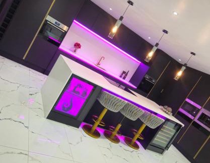 Oldham Villa | Happy Villa