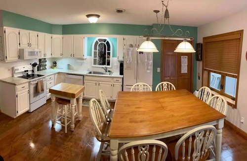 La Follette Condominio | HappyDaze Condo: Views, Private Hot Tub, Pool, Comfy Beds