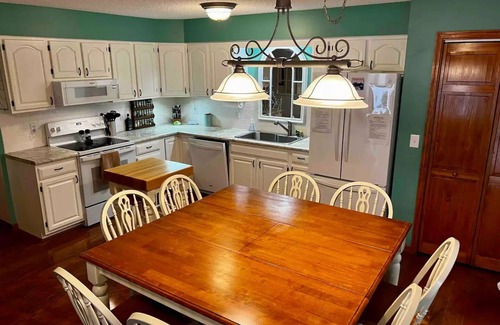 La Follette Condominio | HappyDaze Condo: Views, Private Hot Tub, Pool, Comfy Beds