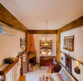 Malonas Casa | Hara's Traditional Detached House in Malona