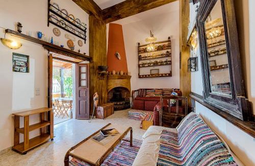Malonas Casa | Hara's Traditional Detached House in Malona