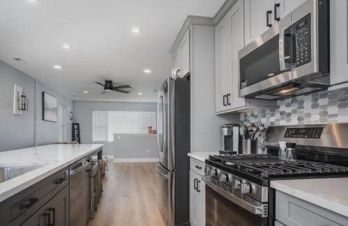 Fox Lake Casa | Harbor Clubhouse Modern Waterfront with Hot Tub and Pet Friendly