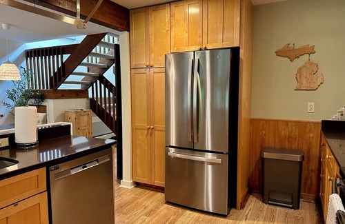 Harbor Springs Condominio | Harbor Cove #64 Sandy Beach - Close to Skiing!