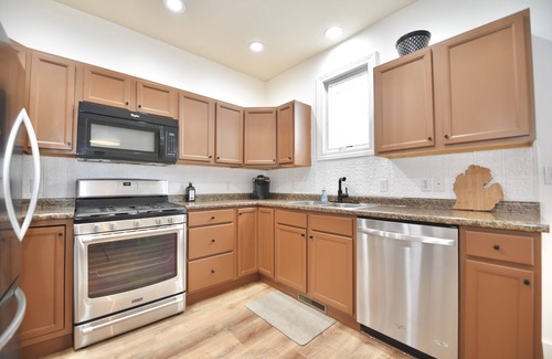 Benton Harbor Casa | Harbor Escape- Minutes to beaches, Arts District, Harbor Shores & St Joseph