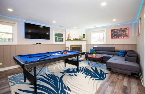 Winthrop Harbor Casa | Harbor Haven Game Room Gym