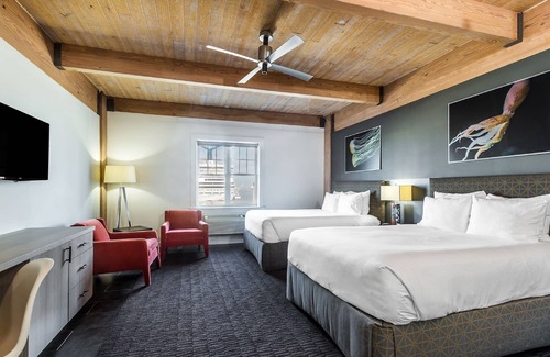 Galveston Hotel | Harbor House Hotel and Marina at Pier 21