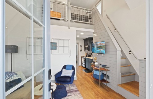 Ottawa Casa | Harbor Inn - Ship, Captain, Crew