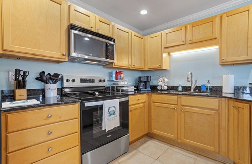 Ocean Springs Condominio | Harbor Landing in Ocean Springs. Waterfront. Pool and Boat Slip!