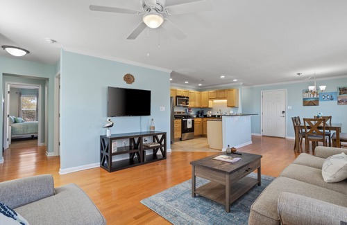 Ocean Springs Condominio | Harbor Landing in Ocean Springs. Waterfront. Pool and Boat Slip!