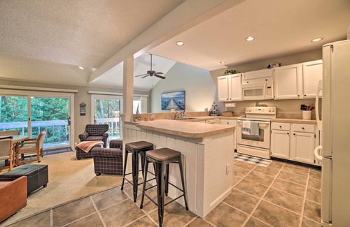 Harbor Springs Condominio | Harbor Springs Condo w/ Fireplace Near Skiing!