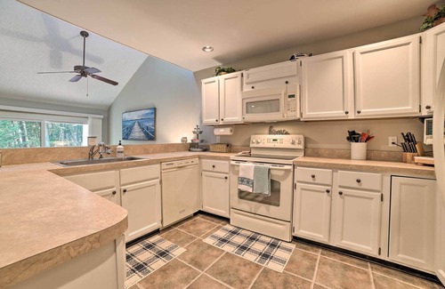 Harbor Springs Condominio | Harbor Springs Condo w/ Fireplace Near Skiing!