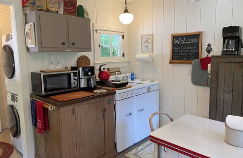 Harbor Springs Cabaña | Harbor Springs Cottage In The Woods