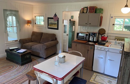 Harbor Springs Cabaña | Harbor Springs Cottage In The Woods