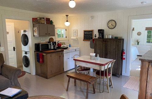 Harbor Springs Cabaña | Harbor Springs Cottage In The Woods