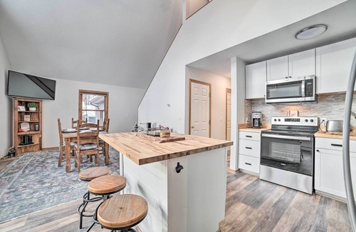 Harbor Springs Cabaña | Harbor Springs Home: 1 Mi to Nubs Nob Ski Resort