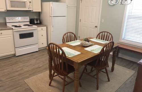 Pass Christian Cabaña | Harbour View Cottages-Overlooking Historic Harbor and Beach