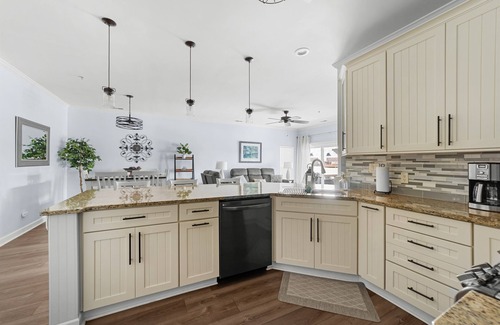 Cornelius Condominio | Harbor View - Lake Norman Vacation Condo Rental - Dog Friendly!
