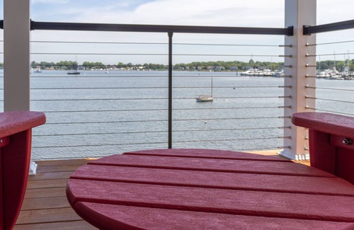 West Mystic Casa | Harbor View Landing - The Mystic Waterfront House - Second Floor Only