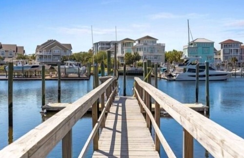 North Carolina Coast Condominio | Harbor Watch With Boat Slip 2 Bedroom Condo by Redawning
