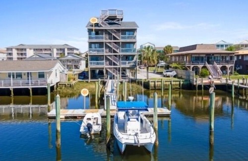 North Carolina Coast Condominio | Harbor Watch With Boat Slip 2 Bedroom Condo by Redawning