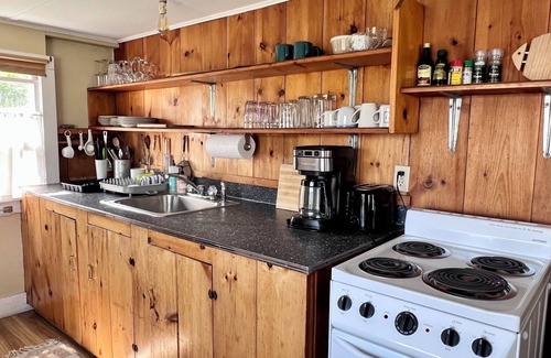 New Harbor Cabina | Harborside cabin with dock overlooking lobster boats