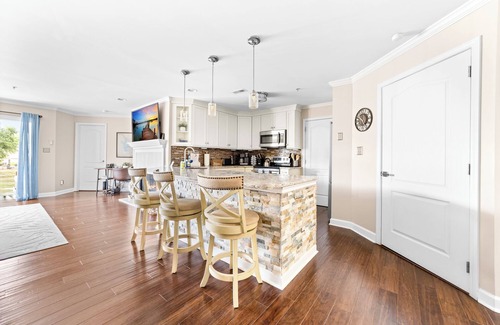 Cornelius Condominio | 🆕! Harborside Getaway - Waterfront Lake Norman Vacation Condo