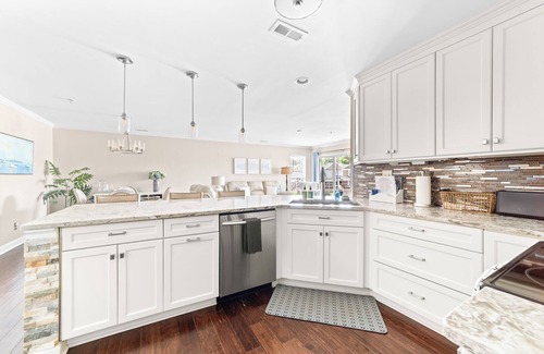 Cornelius Condominio | 🆕! Harborside Getaway - Waterfront Lake Norman Vacation Condo