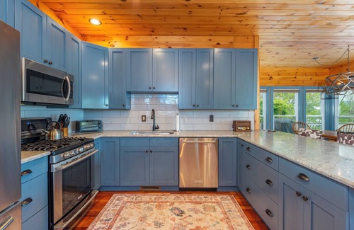 Marion Casa | Harborside Haven | Lakefront, Private Dock, Game Room & Mountain Views!