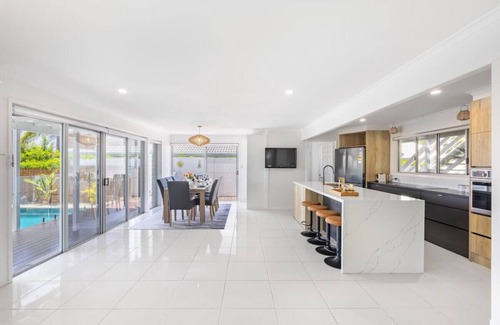 Runaway Bay Casa | Harborview Bliss: 4BR Coastal Retreat w/Pool