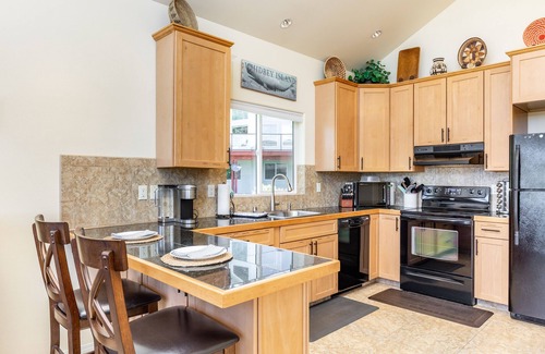 Langley Casa | Harborview Getaway by AvantStay | Walk to Beach