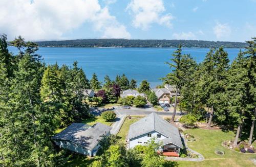 Langley Casa | Harborview Getaway by AvantStay Walk to Beach