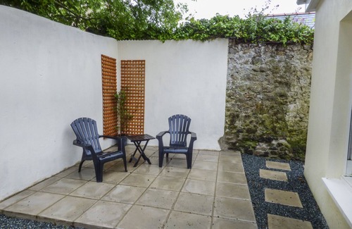 Tenby Cabaña | Harbour Beach at The Hideaway