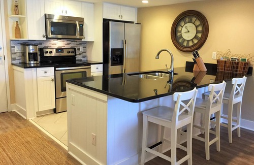 Harbour Town Condominio | Harbor Cove-TOTALMENTE remodelado Pasos de lujo del faro / puerto deportivo en HarbourTown