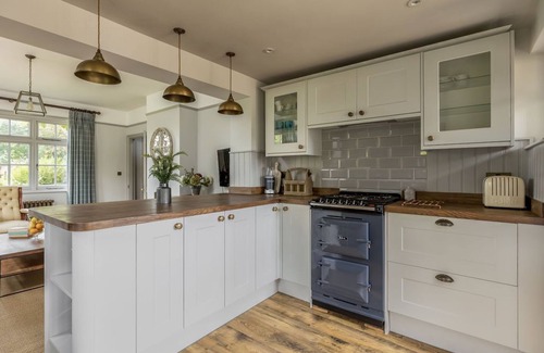Sturminster Marshall Casa | Harbour Escapes | Charming Cottage with an acre in Dorset Countryside