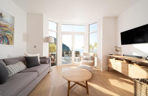 Lynmouth Apartamento | Harbour Edge, Luxury 2 BR 2 BA Apt, Sea View and Terrace, Parking