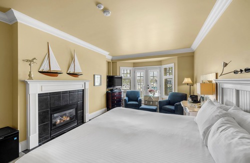 Historic Old Town Hotel | Harbour House