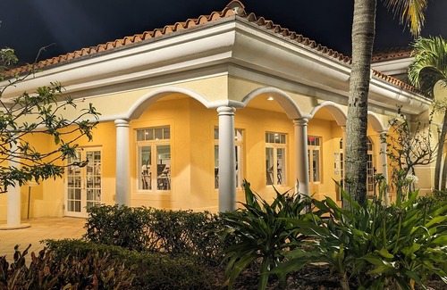 Fort Pierce Condominio | Harbour Isle Penthouse Gem overlooking the marina within minutes to the beaches.