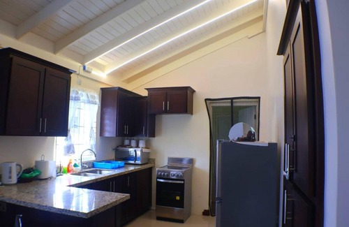 Old Harbour Casa | Harbour Oasis Retreat - Charming 2 Bedroom House